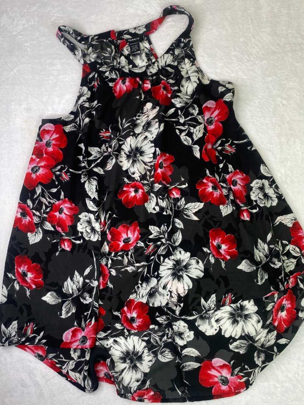 Torrid Floral Sleeveless Floral Tank Halter Top Blouse size 2 Black Red White
